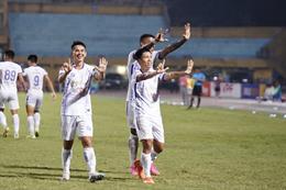 Video: Văn Vĩ ghi bàn trong trận cầu điên rồ của Hà Nội FC