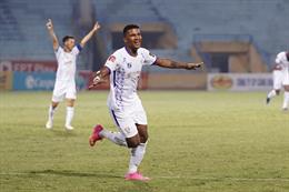 Video: Tân binh Hà Nội FC dứt điểm tung lưới Văn Lâm