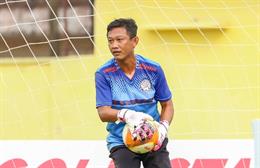 Hi hữu: Cầu thủ 'đình công', đội bóng hạng Nhất phải đưa trợ lý HLV vào thi đấu