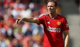 Ten Hag đề nghị MU giữ chân Jonny Evans