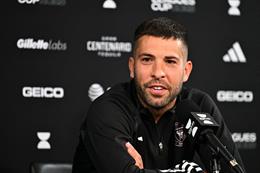 Jordi Alba chấp nhận mức lương thấp để tái ngộ Messi