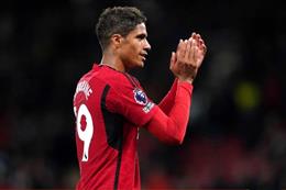 Varane sẽ không rời MU 