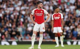 Neville: Arsenal cần dừng ngay việc thử nghiệm chiến thuật