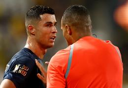 Ronaldo chửi thề sau khi bị từ chối bàn thắng