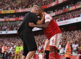 Zinchenko và Gabriel cần ra sân ngay từ đầu trước MU