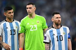 Messi gây bất ngờ khi gọi tên hậu vệ xuất sắc nhất thế giới