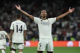 MU từng chê Bellingham để chiêu mộ... Van De Beek