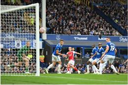 Everton điều tra sau trận thua Arsenal