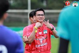 HLV Kiatisuk được xướng thương hiệu sau thất bại của tuyển chọn Thái Lan