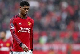 CĐV MU phản ứng lạ với Marcus Rashford