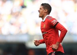 Paul Scholes chê Raphael Varane chậm chạp