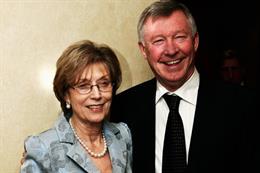 Vợ Sir Alex Ferguson qua đời