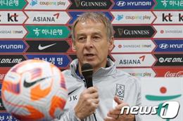 HLV Klinsmann đánh giá cao Việt Nam, tiết lộ tình trạng Son Heung Min