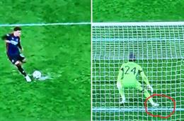 Quả phạt đền của Copenhagen trước MU đáng lẽ ra phải được thực hiện lại