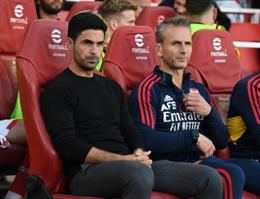 Ajax bổ nhiệm trợ lý của Mikel Arteta làm HLV trưởng