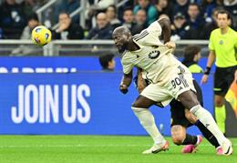 Lukaku mờ nhạt trước đội bóng cũ, Roma thất trận