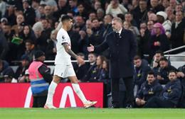 Jamie Carragher và Gary Neville chê tấm thẻ đỏ của sao Tottenham