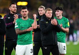 Newcastle bị đẩy xuống đáy bảng F: Eddie Howe vẫn còn non ở C1