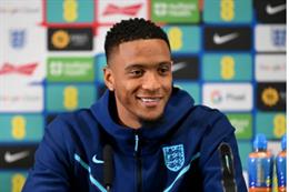 John Terry gửi lời chúc mừng đến cầu thủ của Aston Villa