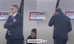 VIDEO: HLV Troussier ôm đầu sau khi chứng kiến pha chuyền bóng hỏng của Tiến Linh