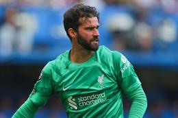 Jamie Carragher cảnh báo thủ môn Alisson