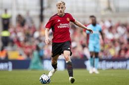 Newcastle “vá” hàng tiền vệ bằng Donny van de Beek