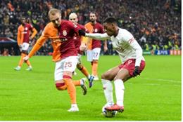 Erik ten Hag bị lên án vì thay Hojlund bằng Martial