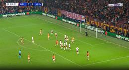 Andre Onana mắc 2 sai lầm khiến MU chia điểm trước Galatasaray