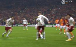 MU thoát 1 quả penalty trong trận gặp Galatasaray
