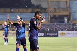 CLB Hà Nội để Bình Định chọc thủng lưới sau sai lầm của Xuân Mạnh 