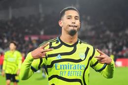 Martin Odegaard được so sánh với Dennis Bergkamp