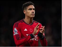 Vì sao Raphael Varane bị loại khỏi đội hình MU trước Chelsea?