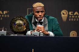 Osimhen vượt mặt Salah giành giải cầu thủ hay nhất châu Phi