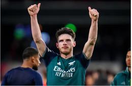 Mikel Arteta tiết lộ lý do Declan Rice đá trung vệ trước PSV