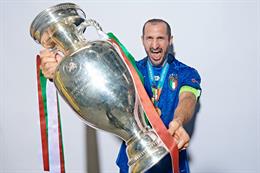 Huyền thoại Chiellini tuyên bố giải nghệ