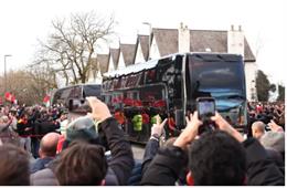 Liverpool cấm đến sân suốt đời với CĐV tấn công xe buýt của MU