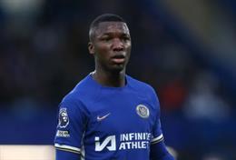 Vì sao Moises Caicedo vắng mặt trước Wolves?