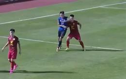 Cầu thủ CLB TPHCM giật cùi chỏ thô bạo vào mặt đồng nghiệp tại vòng 8 V-League