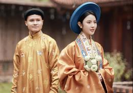 Quang Hải và Chu Thanh Huyền gây sốt khi diện trang phục Việt cổ
