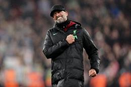 Klopp suýt mất nhẫn cưới trong trận thắng Newcastle