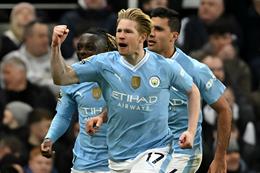 De Bruyne vui mừng khi giúp Man City ngược dòng thắng Newcastle