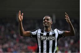 Rio Ferdinand muốn Arsenal thừa nước đục thả câu vụ Alexander Isak