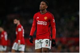 Erik ten Hag không cho Anthony Martial tập luyện với đội 1