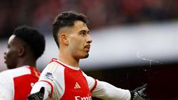 Ghi 2 bàn trong 2 phút, Gabriel Martinelli phản ứng thế nào?