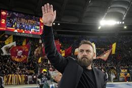 Điểm tin bóng đá tối 18/4: AS Roma tưởng thưởng cho HLV De Rossi
