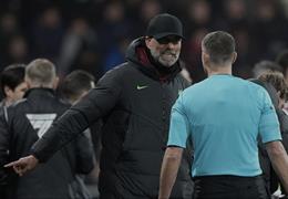 Jurgen Klopp nổi cáu sau khi Luis Diaz bị đối phương triệt hạ