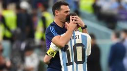 HLV Scaloni lấy Messi để chỉ trích chiến thuật bóng đá hiện đại