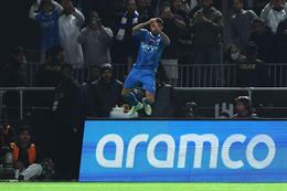 Cầu thủ Al Hilal ăn mừng kiểu Ronaldo trước mặt Messi