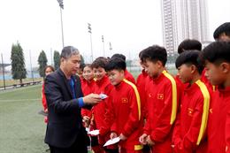 Lãnh đạo VFF chúc Tết các đội dự tuyển bóng đá nữ trẻ Việt Nam
