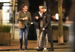 Erik ten Hag ăn tối với người đại diện và Van Persie